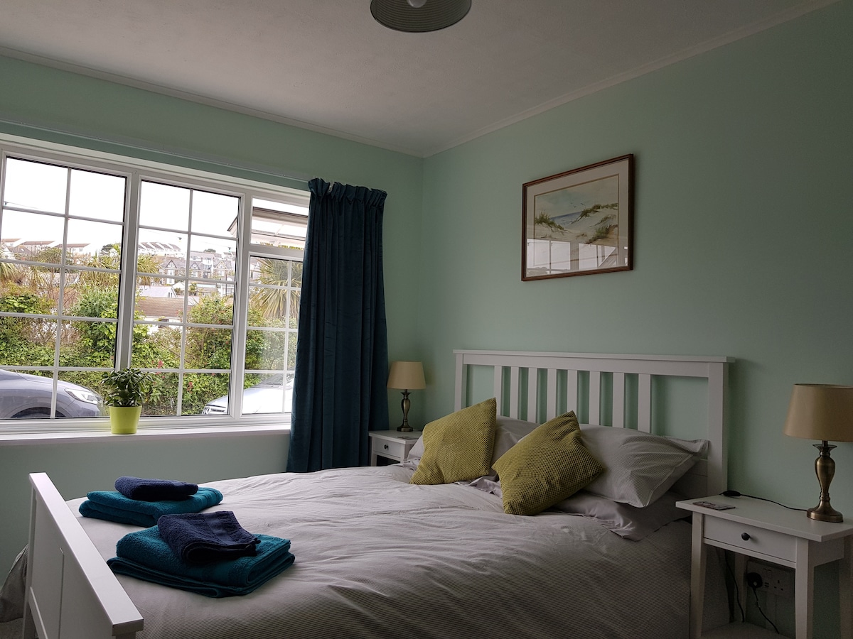 سرير بحجم كبير 