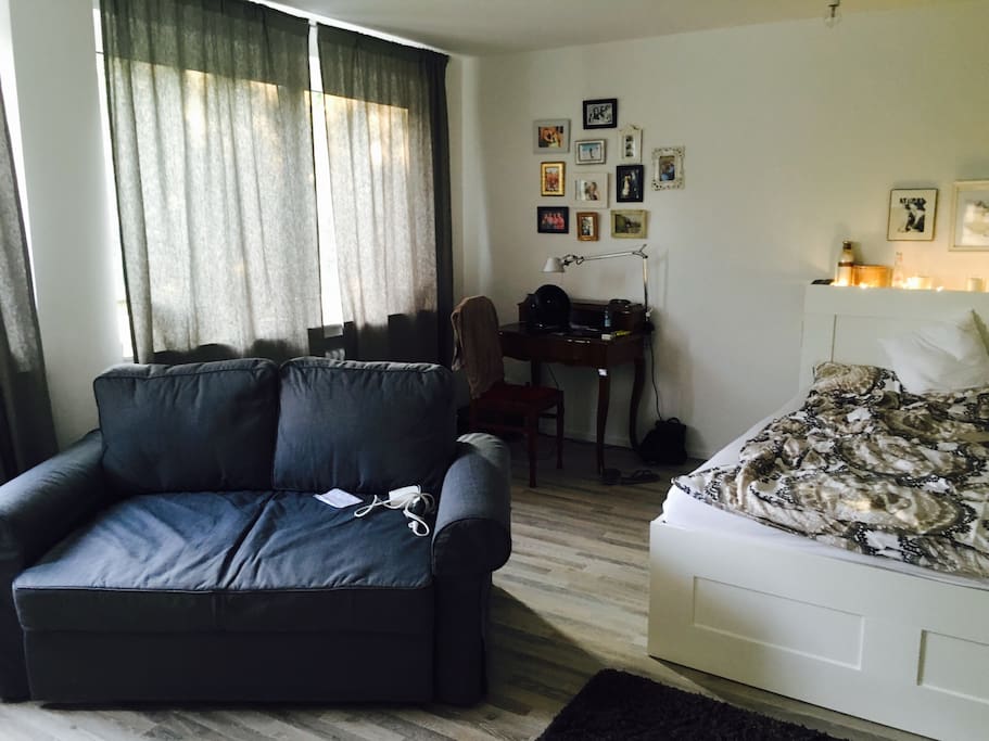 Ein Sofa zum ausziehen für mehrere Gäste gibt es auch.