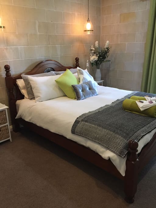 Spotless beautifully appointed room 2 Fitted out with every comfort and a pillow for all types of sleeper!