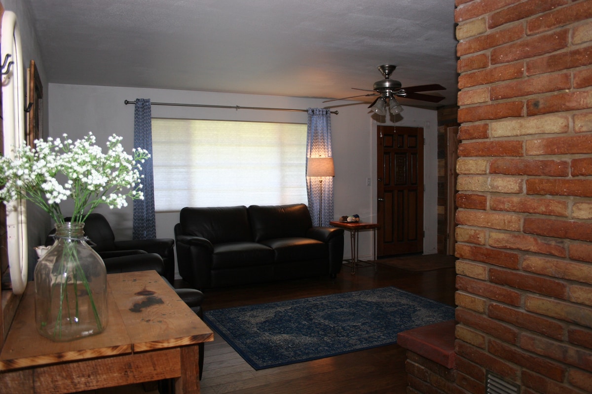 Popular Airbnb listing: Entire House | In the ❤️ of town | Cozy & Quiet in Show Low
