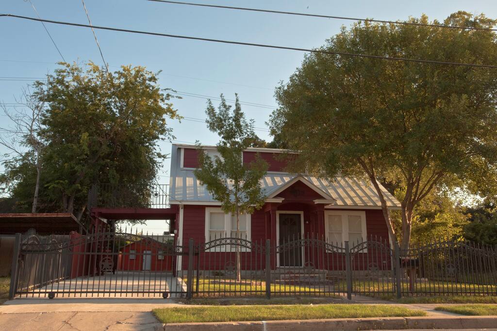 Fully gated house