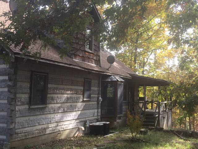 Fork Inn Log Cabin annex - hammocks & tent camping