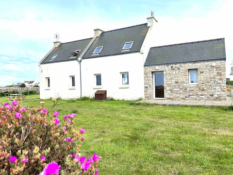 Comfortable 10-person house