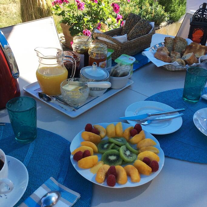 et le petit déjeuner compris