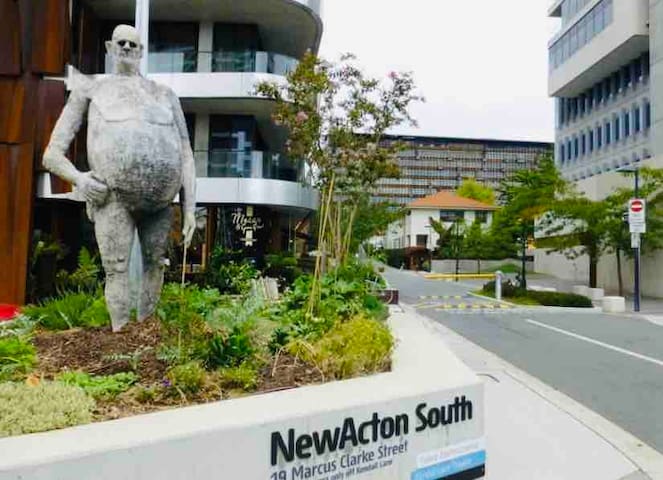 Artsy Acton Getaway, mins from the Lake