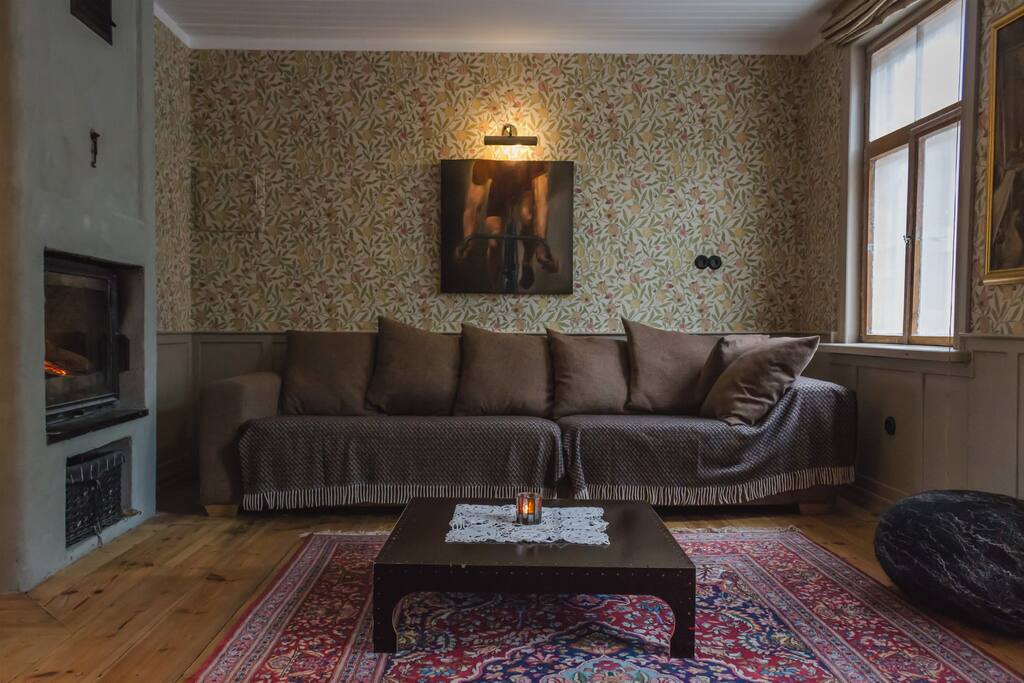 Livingroom with a fireplace