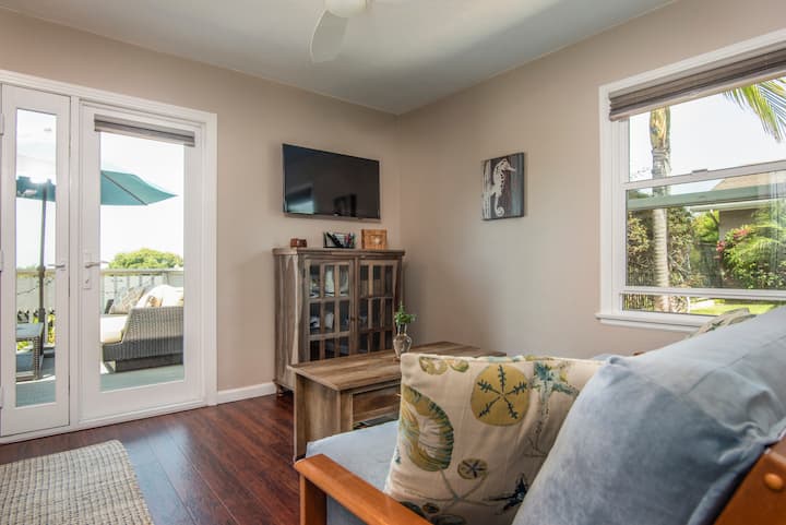 Вход към Sunset Suite.