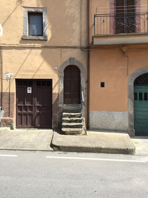 Main entrance/Entrata principale