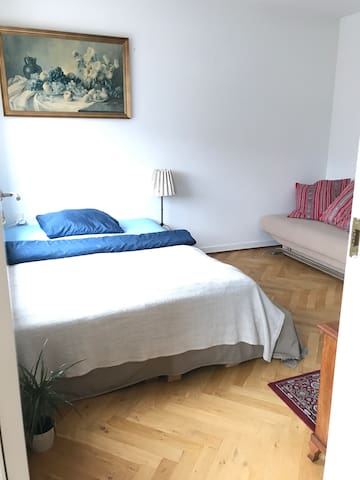 Private, spacious & central room near H.C Andersen