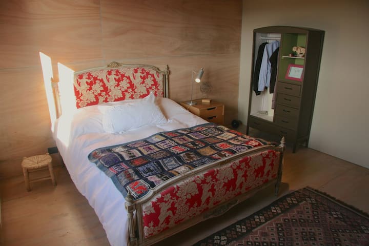 საძინებელი 1