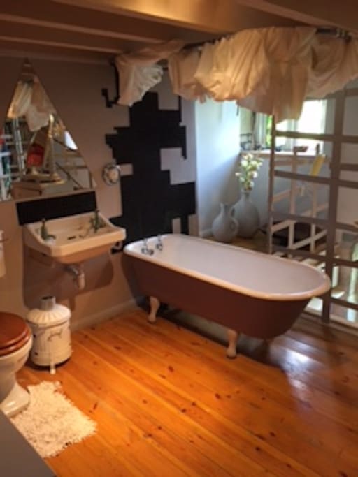 Free standing bath
