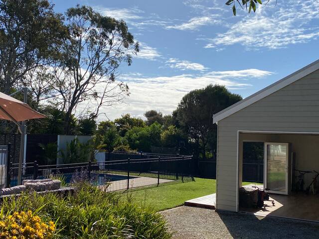 Mt Martha beach retreat with private heated pool gallery image 5