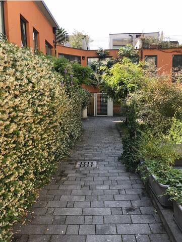 Navigli 3 levels house with terraces and garden gallery image 2