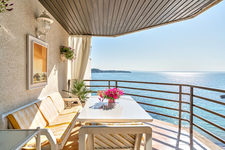 Azul.Puntamar_Un balcón sobre la bahía de Palma.