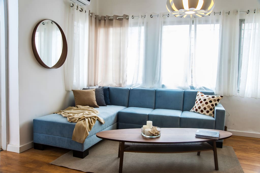 Airy and chic living room with Cable TV, from there you can step out to the garden
