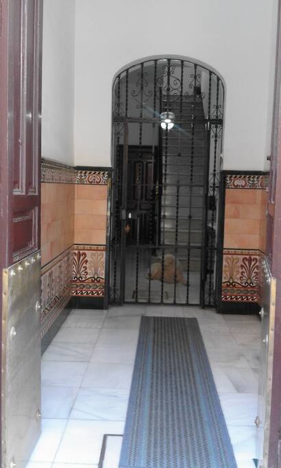 Puerta de entrada a la casa