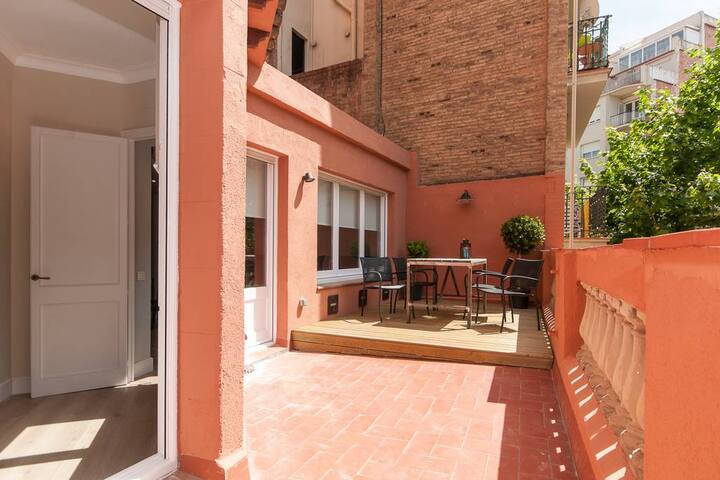 Amazing terrace in Sant Antoni Market gallery image 2