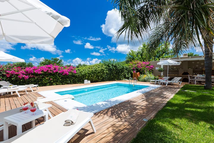 Marina Villa, Pool, Playground & Close to Beach