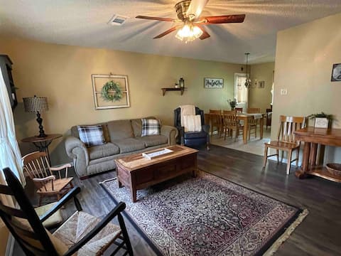 Charming 3 bd home in quiet neighborhood