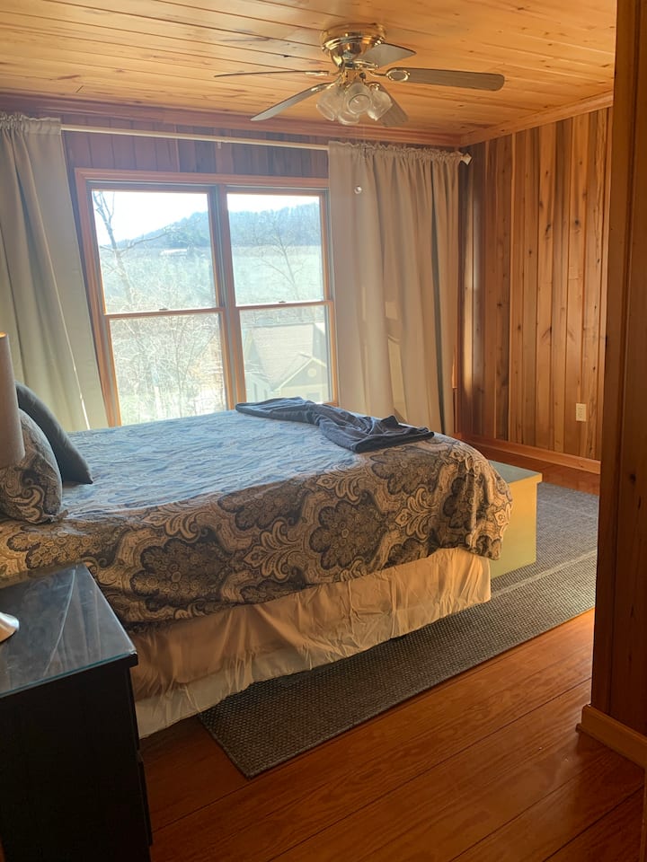 ควีนไซส์ชั้นล่างวิวที่ยอดเยี่ยมจากห้องนี้