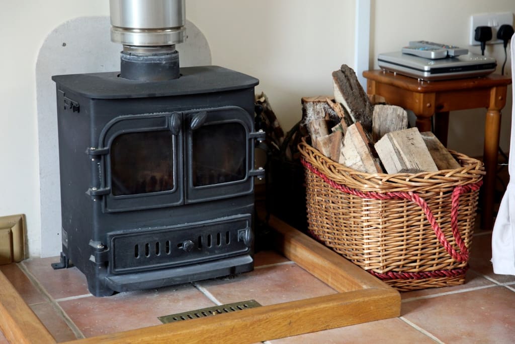 Log burner to supplement the underfloor heating