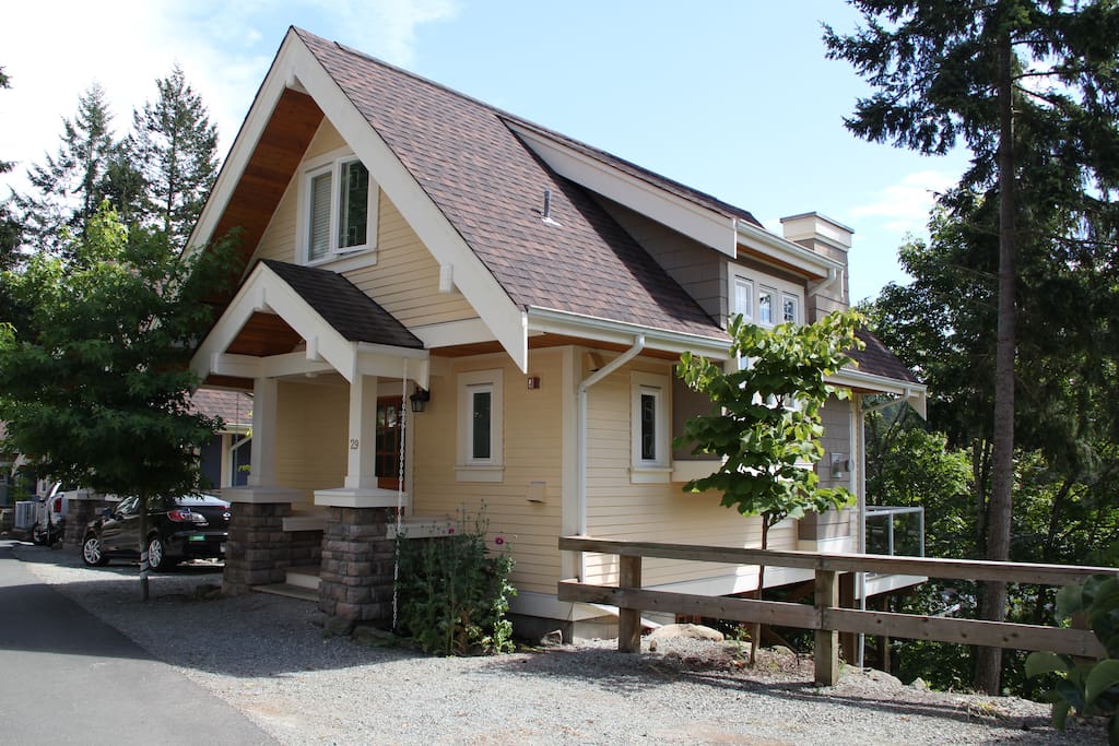 Front of Cottage (#29).