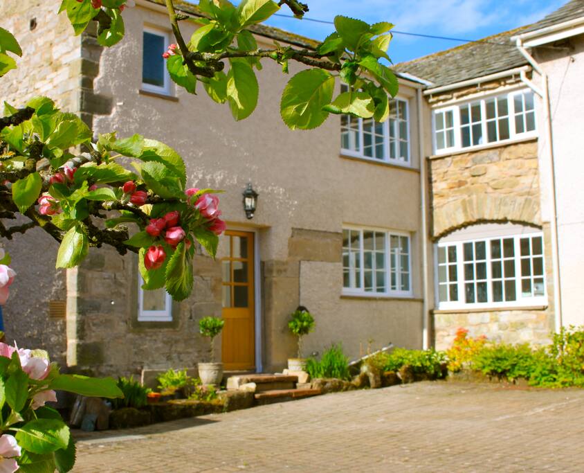 Former farmhouse and barn dated 1687. Newly renovated to high standard, full of Lakeland style and character.