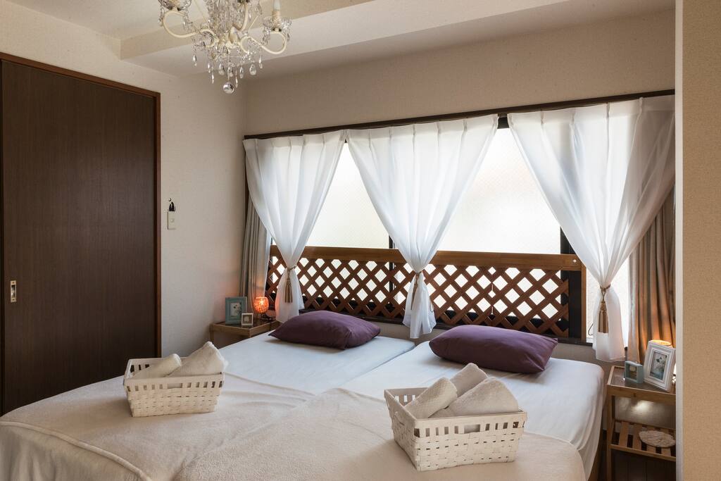 Bed room.