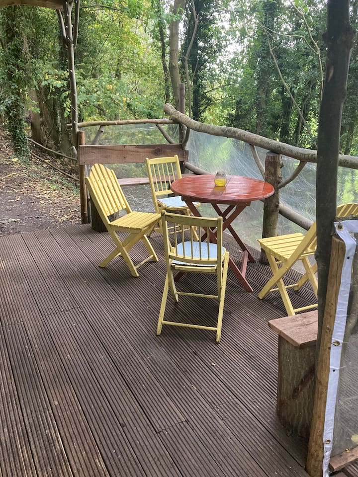 Embank Glamping Forest Retreat - Cosy Log Burner - Llangollen