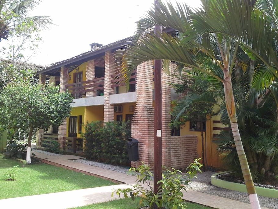 condominio tranquilo com garagem e portao eletronico para a sua segurança