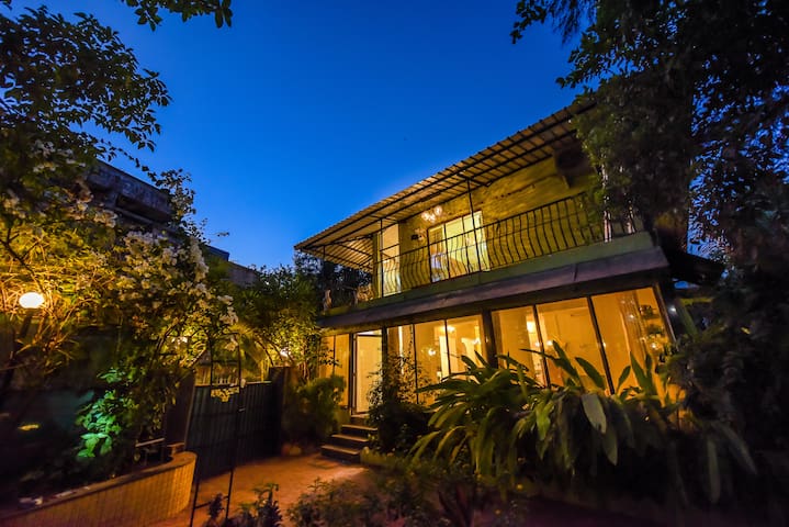 Shanti Sharda Oasis - A Fun & Quirky Glass House