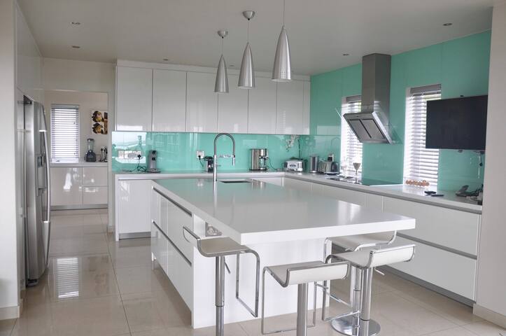 Sunset Paradise Villa gallery image 5