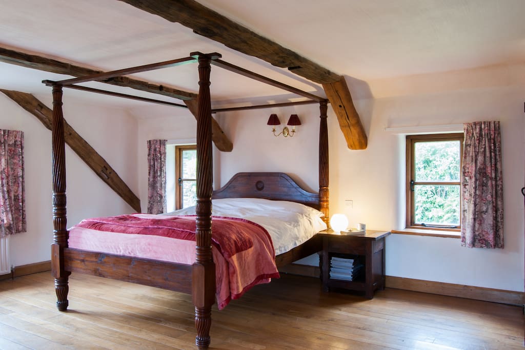 King size four poster in the family bedroom