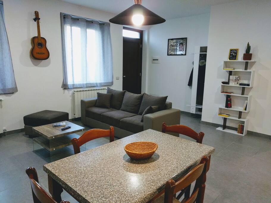 Zona giorno - Ingresso e sala