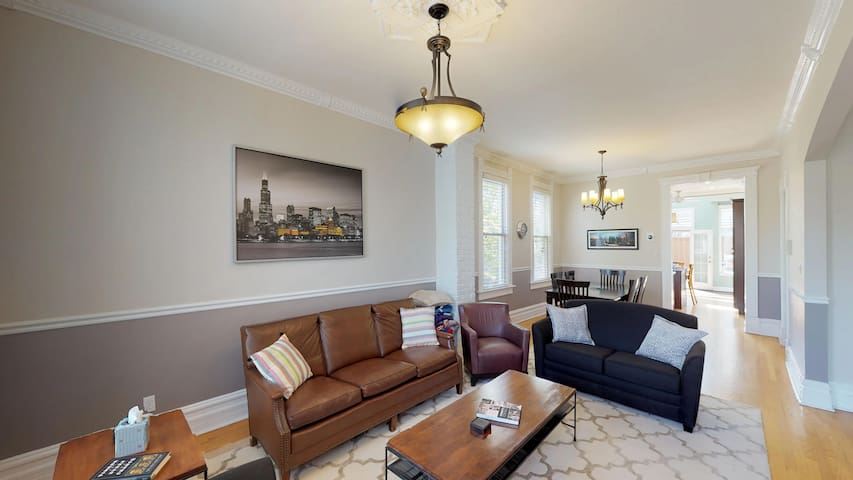 Spacious Two Story Luxurious Home w/Outdoor Deck!