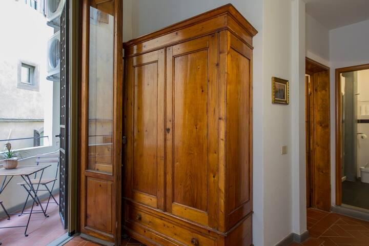 GIOTTO E MICHELANGELO 5BR 2LVR 4BTH gallery image 4