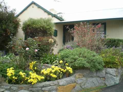 Oakview Cottage