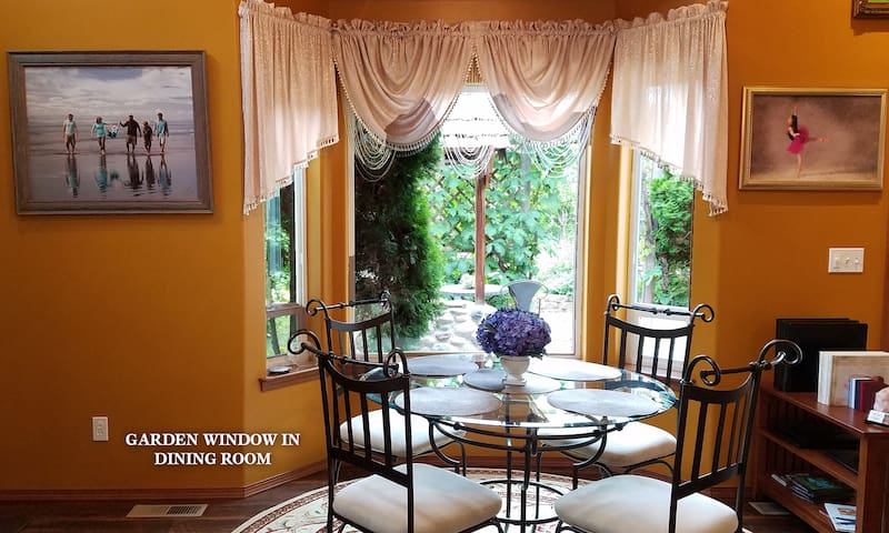 Cashmere Garden Oasis