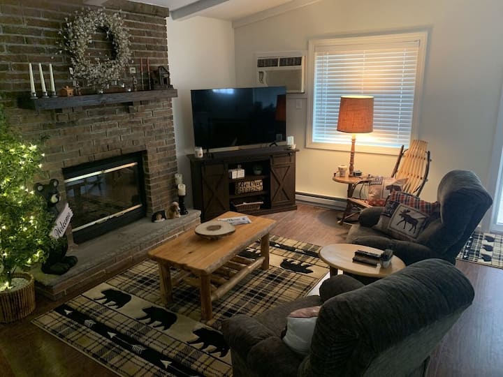 Whispering Woods Vacation Home in The Hideout Houses for Rent in