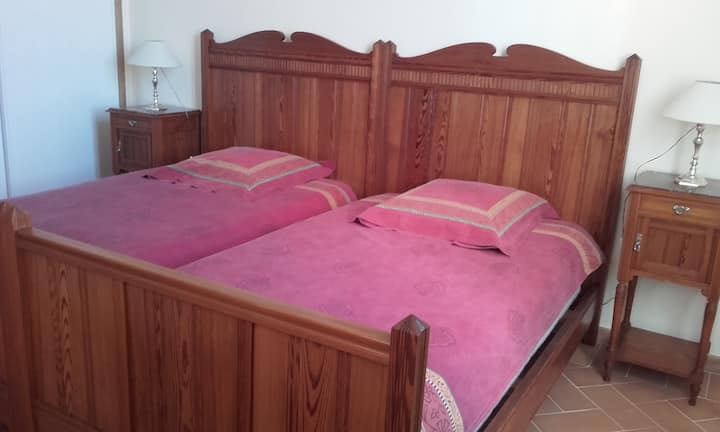 Dhoma binjake në katin e mësipërm