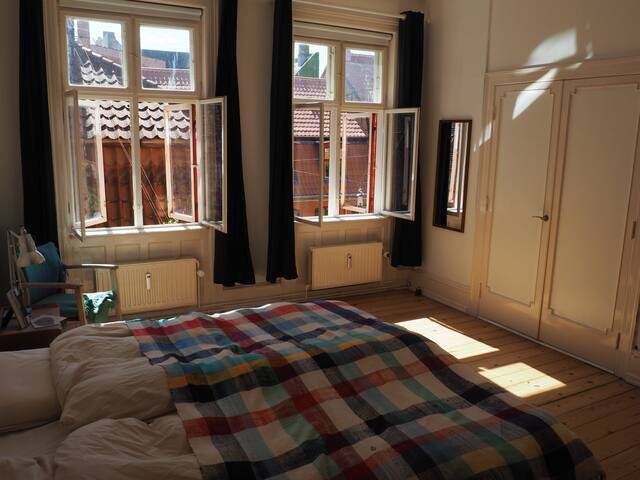 Beautiful apartment in the old part of Copenhagen gallery image 5