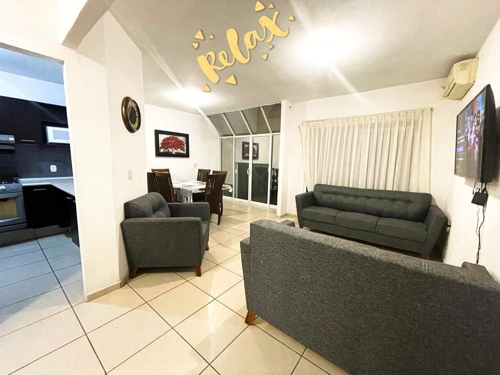 Airbnb con mejor rendimiento: La Gloria - 9 people, Jacuzzi, 3.5 bathrooms, and downtown en Santiago