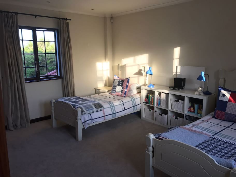 Bedroom - twin beds