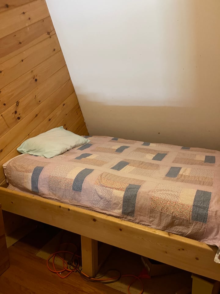 Espace commun avec lit complet