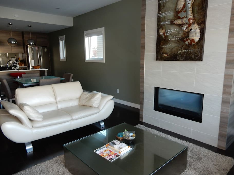 "Great modern home. Private high end. Great communication and will highly recommend this beautiful upscale modern townhome." Mahir, January 2016