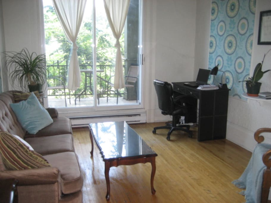 Workspace / front lounge