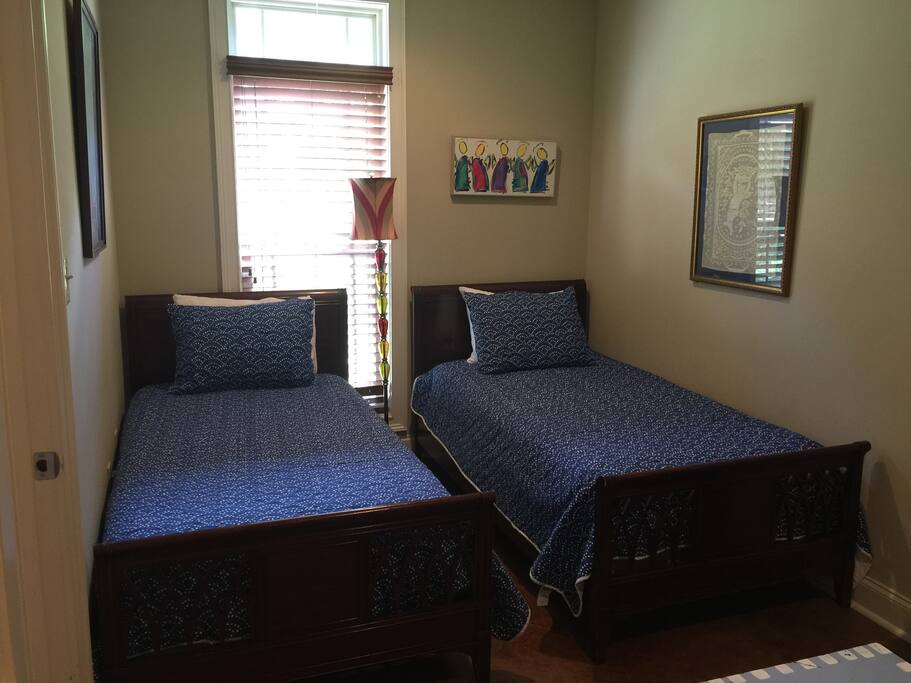 Bedroom 2 with twin beds