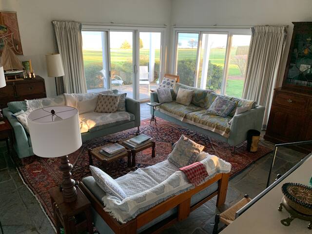 Ocean Front Paradise with beach. gallery image 2