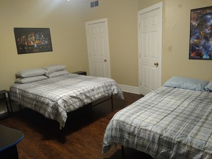 Unser zweites Schlafzimmer mit Queensize- und Full-Size-Betten ist Star Wars-Thema! Möge die Kraft bei dir sein! 