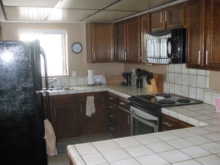 Fully equipped kitchen with all cooking utinsels